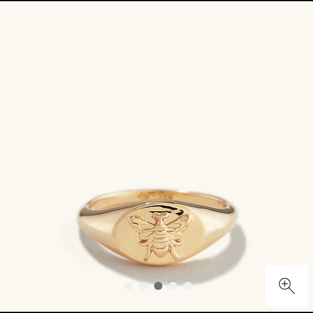 Mejuri Honey Mini Signet ring